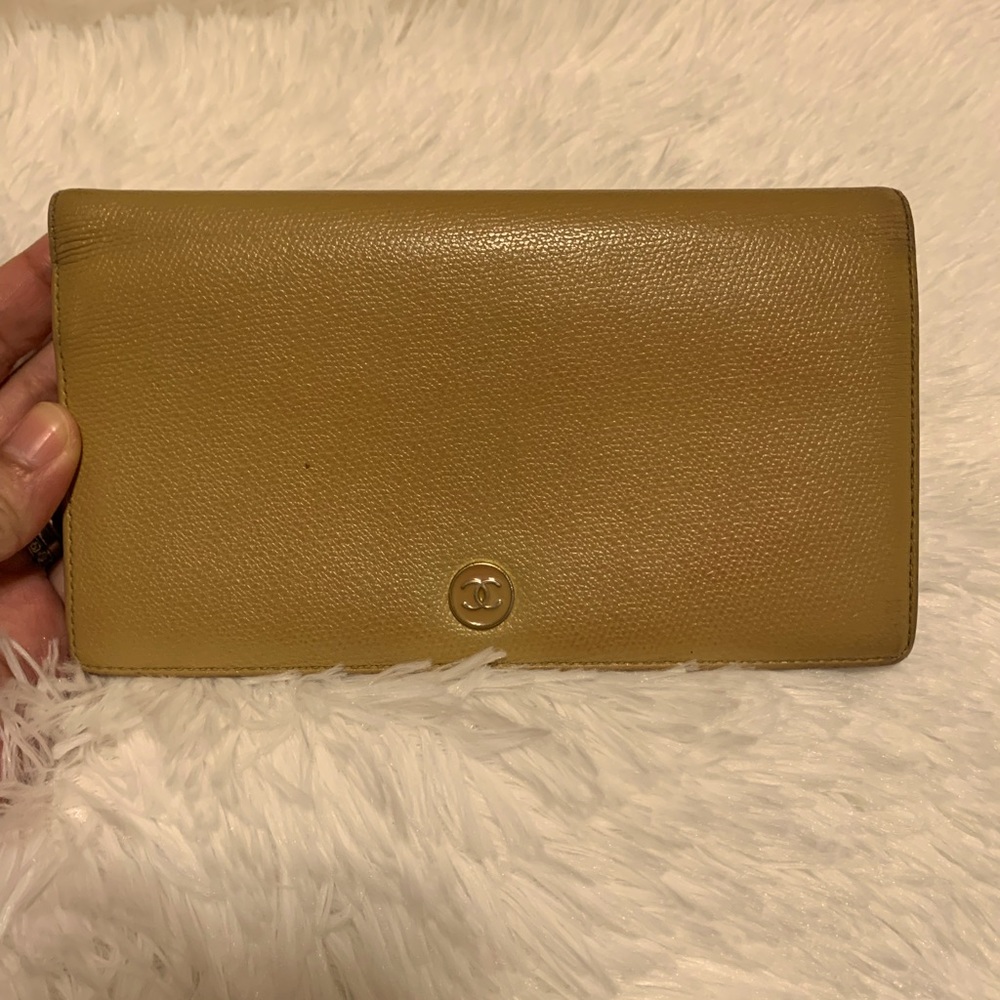 Chanel bifold flip wallet 🤎🤍